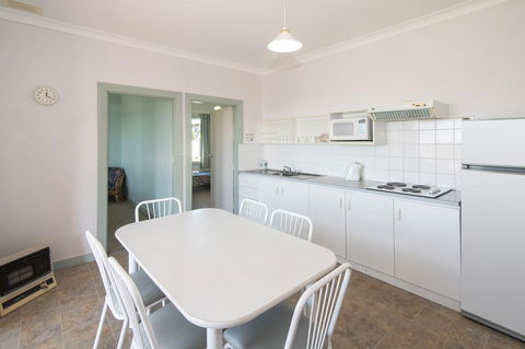 Augusta Hotel Motel - Melbourne Tourism 4