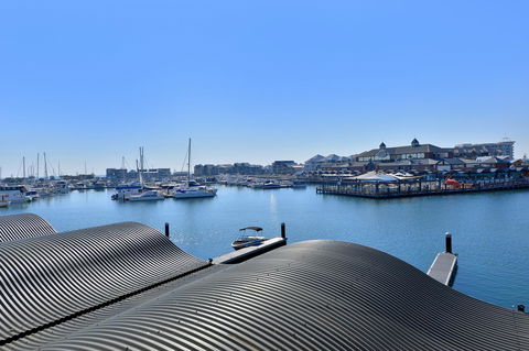 Dolphin Quay Apartments - Melbourne Tourism 6