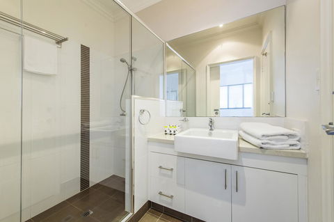 Dolphin Quay Apartments - Melbourne Tourism 40