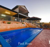 3 Kestrel Place - PRIVATE JETTY  POOL - Melbourne Tourism