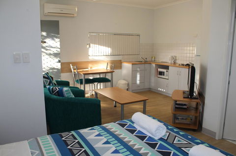 Mandurah Ocean Marina Chalets - Melbourne Tourism 1
