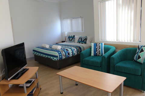 Mandurah Ocean Marina Chalets - Melbourne Tourism 9