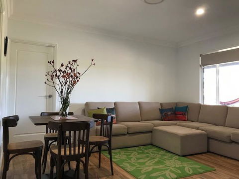 The Mains Guest House 2 Bedroom Farm Stay - Melbourne Tourism 11