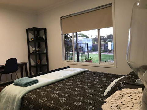 The Mains Guest House 2 Bedroom Farm Stay - Melbourne Tourism 3