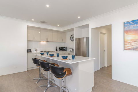 Karrinyup Waters Luxury House Rental - Melbourne Tourism 8