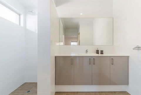 Karrinyup Waters Luxury House Rental - Melbourne Tourism 2