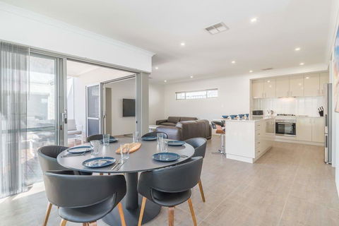 Karrinyup Waters Luxury House Rental - Melbourne Tourism 18