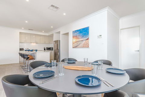 Karrinyup Waters Luxury House Rental - Melbourne Tourism 1