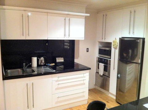 Colin St Apartment - Melbourne Tourism 6