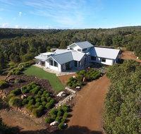 The White House at Wallcliffe Farms - Melbourne Tourism