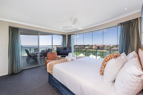 A 406 FANTASTIC OCEAN BEACH And MARINA VIEW APT - MANDURAH - Melbourne Tourism 13