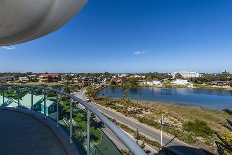 A 406 FANTASTIC OCEAN BEACH And MARINA VIEW APT - MANDURAH - Melbourne Tourism 11