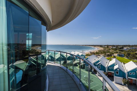 A 406 FANTASTIC OCEAN BEACH And MARINA VIEW APT - MANDURAH - Melbourne Tourism 9