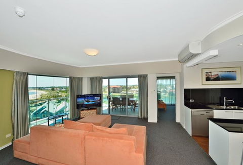 A 406 FANTASTIC OCEAN BEACH And MARINA VIEW APT - MANDURAH - Melbourne Tourism 10