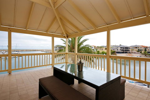 The Marina Hotel - Mindarie - Melbourne Tourism 7