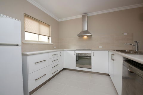 The Marina Hotel - Mindarie - Melbourne Tourism 8