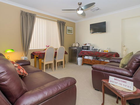 Ascot On Swan Bed & Breakfast - Melbourne Tourism 4