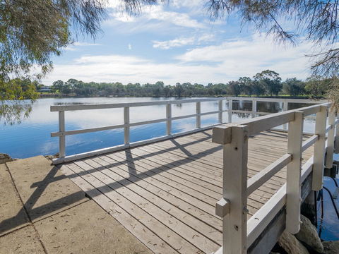 Ascot On Swan Bed & Breakfast - Melbourne Tourism 13