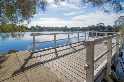 Ascot On Swan Bed & Breakfast - Melbourne Tourism 1