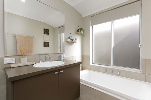 Perth Comfy Stays - Melbourne Tourism 38