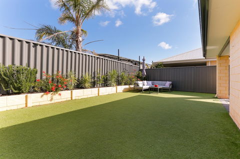 Perth Comfy Stays - Melbourne Tourism 10