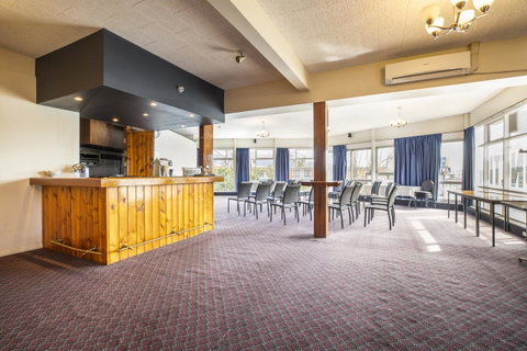 Nightcap At Carlyle Hotel - Melbourne Tourism 24