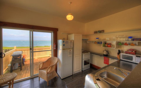 Stanley Village Waterfront Accommodation - Melbourne Tourism 19