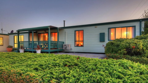 Bicheno Cabin Park - Melbourne Tourism 25