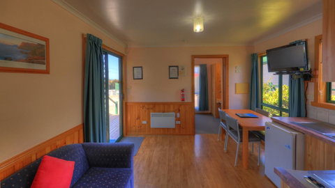 Bicheno Cabin Park - Melbourne Tourism 5