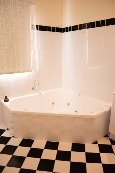 Stanley Hotel & Apartments - Melbourne Tourism 11