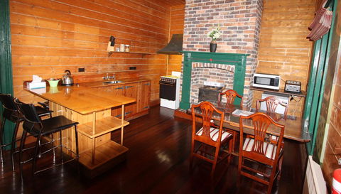 Kerrellie Cottages 2, 4 & 8 Reid Street - Melbourne Tourism 9