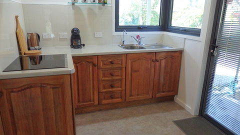 Karoola Cottage Self Contained - Melbourne Tourism 5