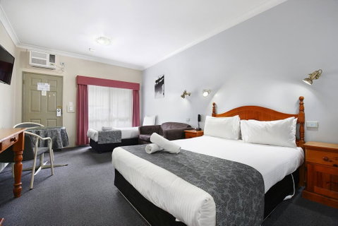 New England Motor Inn - Melbourne Tourism 2