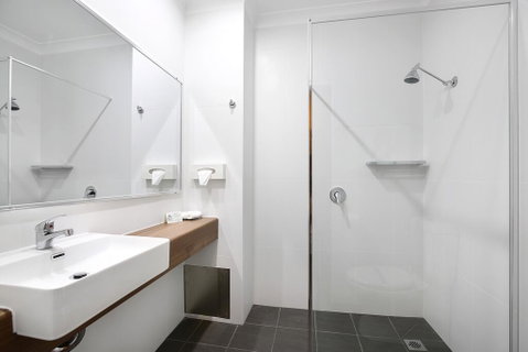 New England Motor Inn - Melbourne Tourism 1