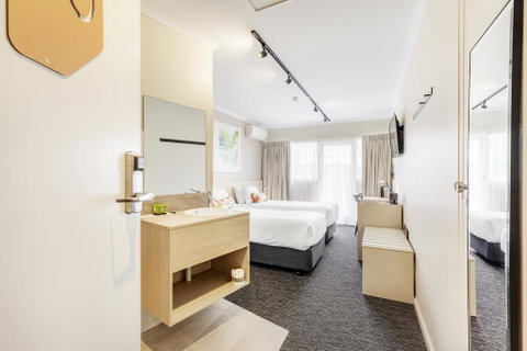 Nightcap At Findon Hotel - Melbourne Tourism 1