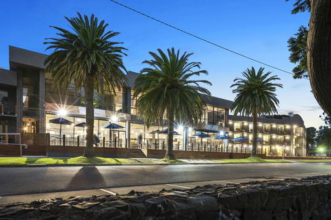 North Pier Hotel - Melbourne Tourism 0