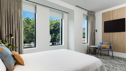 Oaks Cairns Hotel - Melbourne Tourism 2