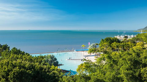 Oaks Cairns Hotel - Melbourne Tourism 1