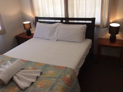 Ocean Breeze Units - Melbourne Tourism 3