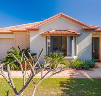 Oceania Cottage - LJHooker Yamba - Melbourne Tourism