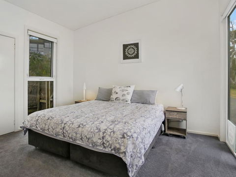 OCEANS 12 - Modern Ocean View Villa - Melbourne Tourism 2