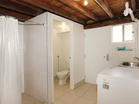 Oloway 40 - 2 BDRM Pet Friendly,  Budget Home - Melbourne Tourism 3