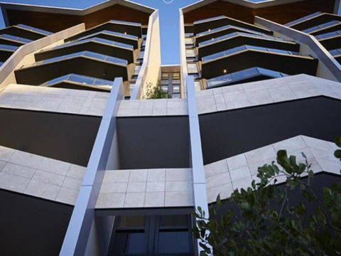 ONE OAK (693I) - Melbourne Tourism 0