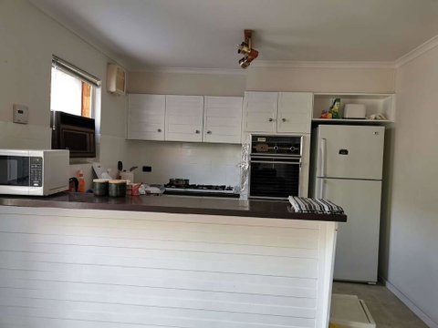 Outmantour Hostels - Melbourne Tourism 2