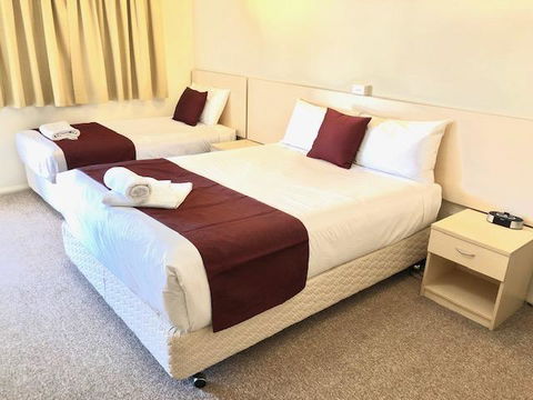 OVERLANDER MOTOR LODGE - Melbourne Tourism 1