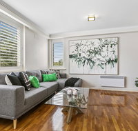 Oversized apartment close to city parks MCG
