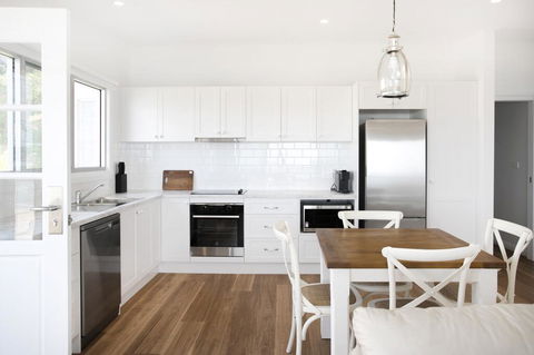 Pa's Beach House - Apartment 2 - Melbourne Tourism 1