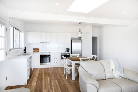 Pa's Beach House - Apartment 2 - Melbourne Tourism 3