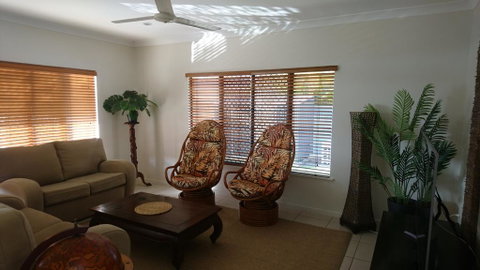 Palm Lakeside Holiday Home - Bowen, Whitsundays, Queensland - Melbourne Tourism 2