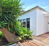 Palm Oasis - family friendly accommodation just a short walk to werri beach - Melbourne Tourism